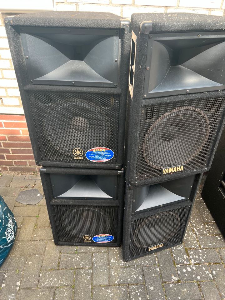 PA Anlage 6x18er Bässe, 4x12er 2“ Topteile, Endstufen, Weiche in Brome