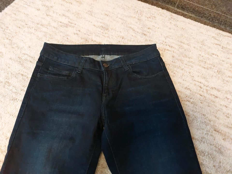 s.Oliver Jeanshose Jeans gerades Bein dunkelblau Gr. 36 in Klingenberg am Main