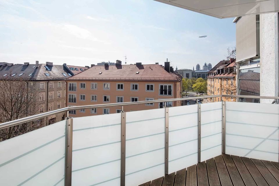 Charmantes, voll möbliertes 2-Zimmer-Apartment in München-Lehel mit Süd-West Balkon in München