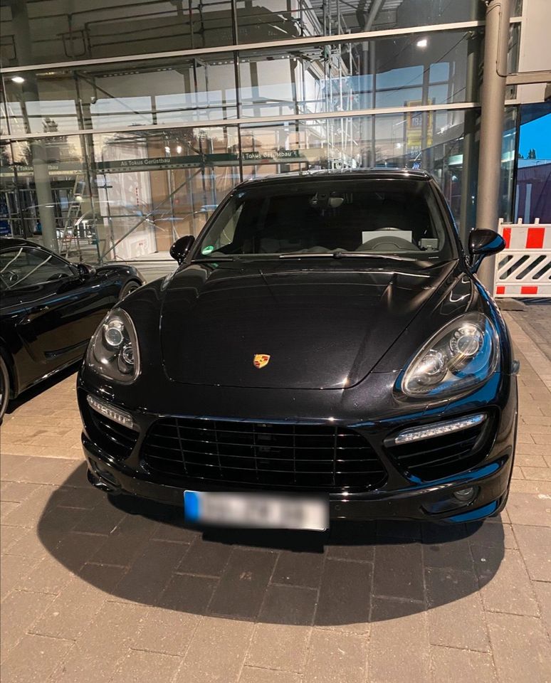 Porsche Cayenne GTS 4.8 420 PS V8 Chrono Paket Schwarz Bose 21 in Sankt Augustin