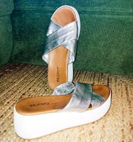 INUOVO Pantolette Plateau Weiss Silber Sandalen 40 Bayern - Erlangen Vorschau
