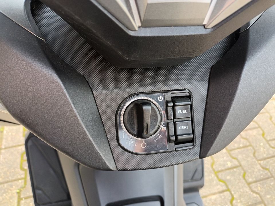 Honda Roller Forza 350 NF10 NSS350A grau schwarz TÜV Neu Topcase in Bergheim