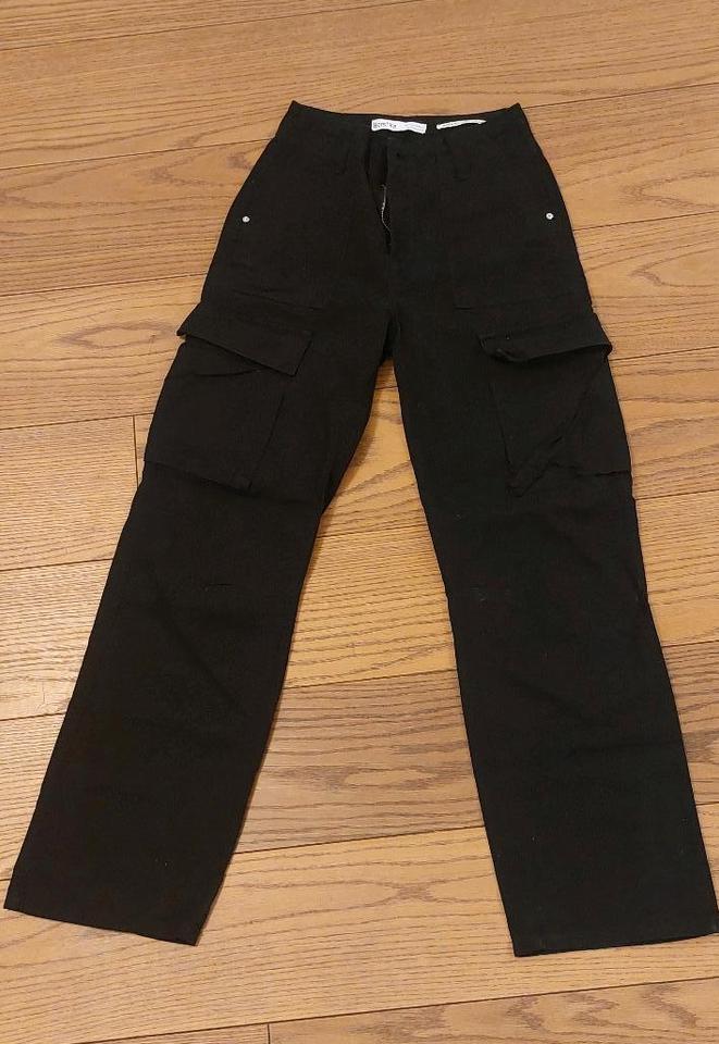 Bershka Cargo Hose Gr. 34 in München