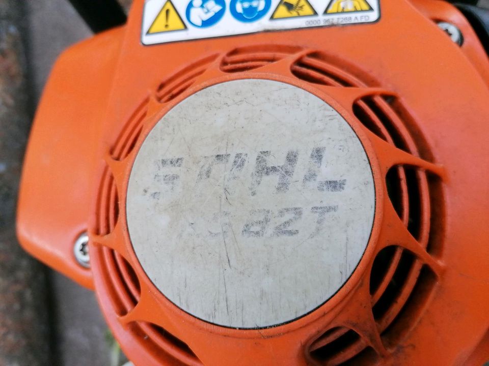 Stihl hs 82 T heckenschere in Essen