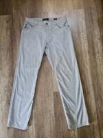 BRAX Cooper regular, schöne helle bequeme Hose in Größe 44 Nordrhein-Westfalen - Löhne Vorschau