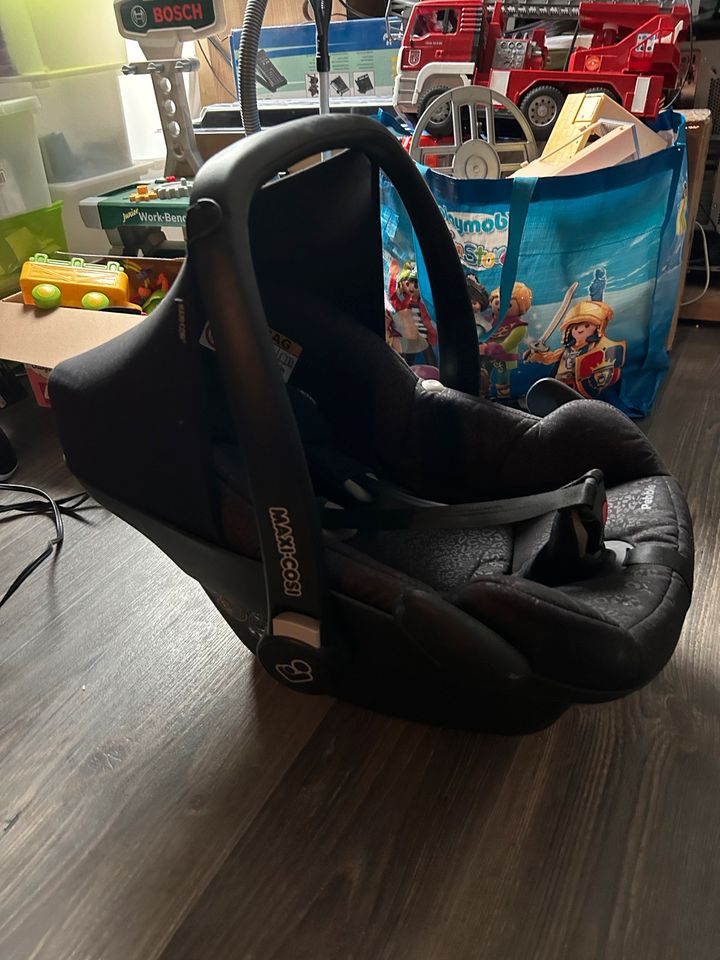 Maxi Cosi Pebble , Babyschale in Zeven