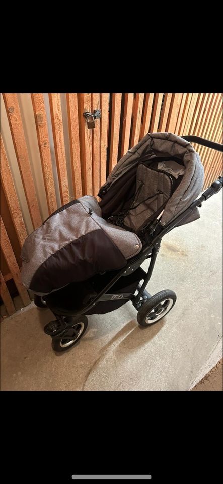 Baby Kinderwagen 3 Funktionen inklusive Wickeltasche und Fußsack in Köln