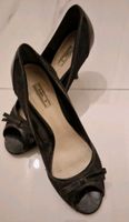 Schwarze Zara Pumps Stoff/Lack mit Schleife in Gr.40 Wiesbaden - Nordenstadt Vorschau