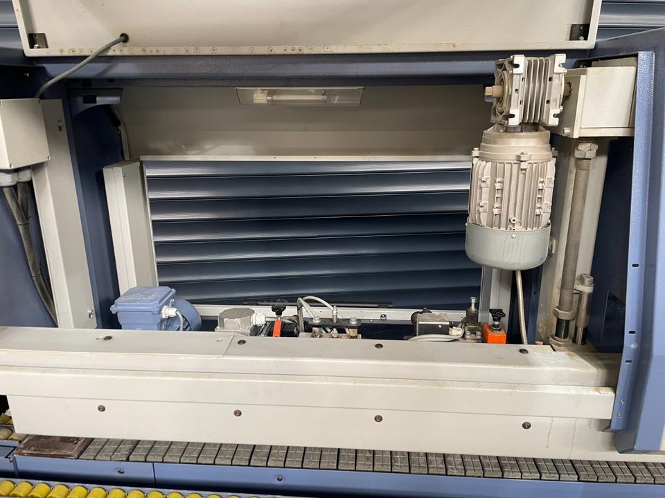 Kantenstreifenmaschine Kantenanleimmaschine Hebrock AKV 3006 DK in Kleve
