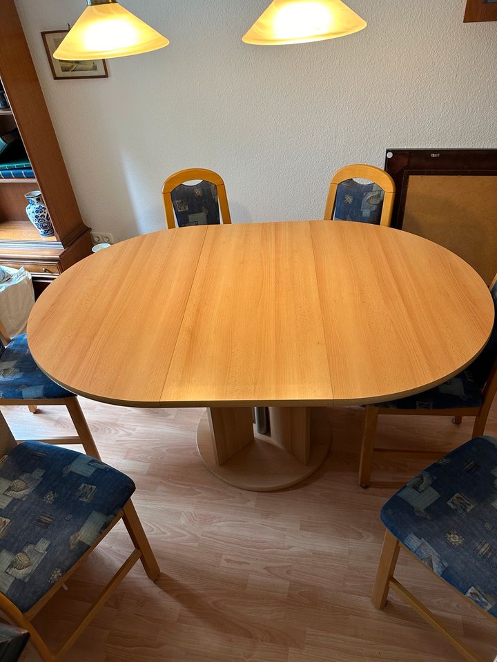Esstisch mit 6 Stühlen rund erweiterbar in Leverkusen