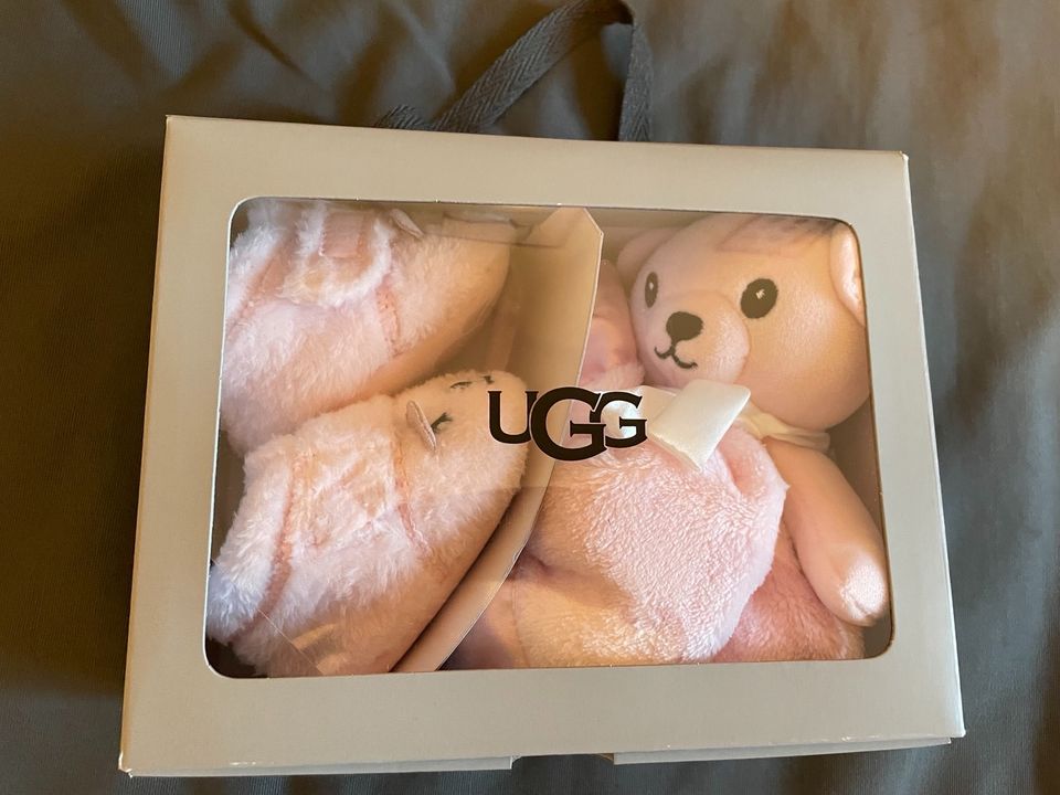 Ugg Australia Baby Set Schuhe Schmusetuch Geschenk Geburt in Regensburg