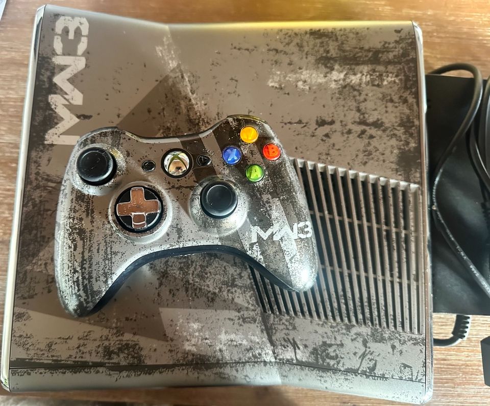 Xbox 360 MW3 Edition in Albstadt