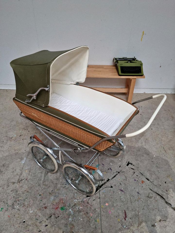 60's Kinderwagen (retro) funktionsfähig in Hamburg