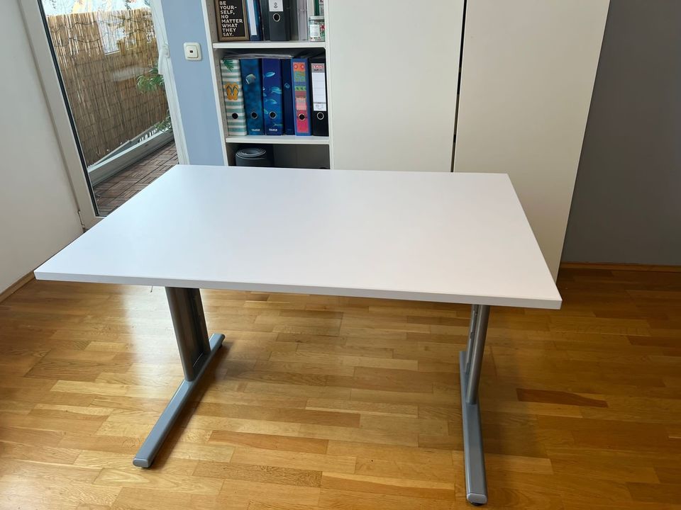Schreibtisch 120 x 80 cm von Geramöbel  Model C Fuß Flex in München
