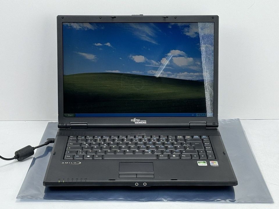 Fujitsu AMILO LA1703 Windows XP Notebook AMD 3200+ 1,60GHz 2GB 12 in Fellbach