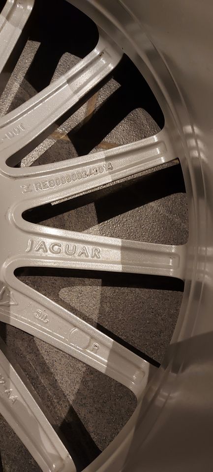 Original Jaguar F-Pace Felgen 18 Zol Ganzjaresreifen in Wildeshausen