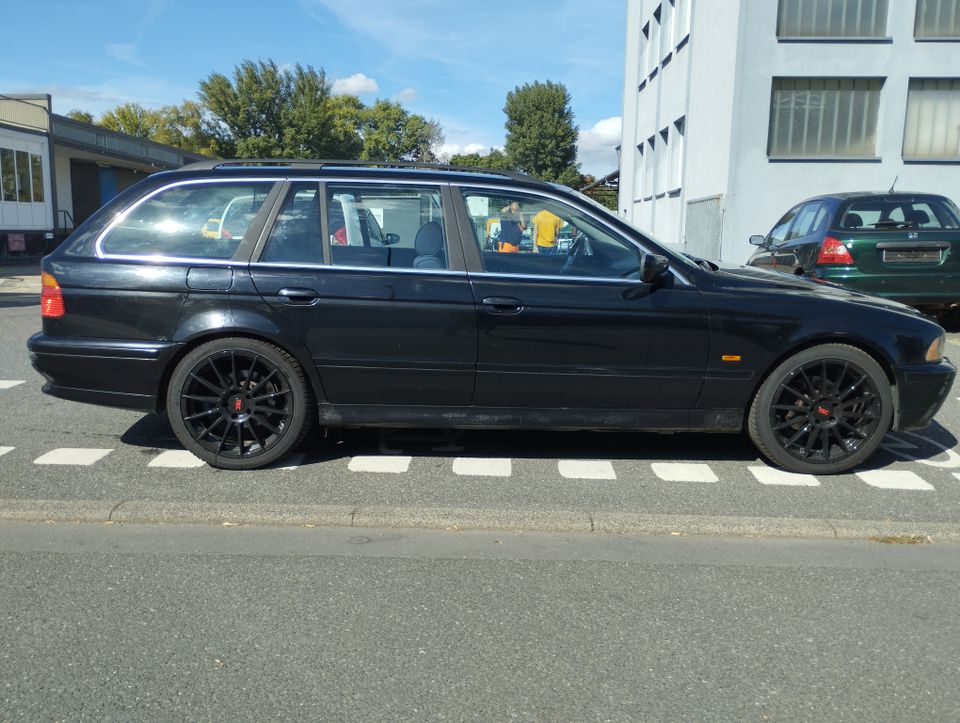 Bmw 525 i Automatik E 39 Klima, 19" neu, 1 Jahr TÜV in Frankfurt am Main