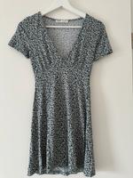 Kleid XS (Pull & Bear) Sachsen - Coswig Vorschau
