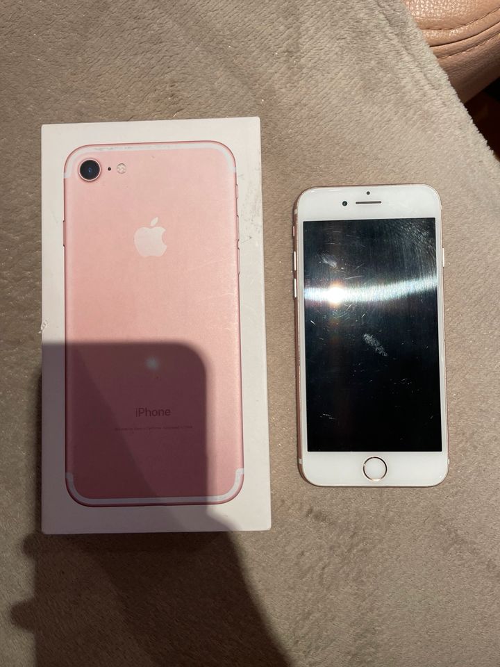 iPhone 7 128GB Rosé Gold in Staufenberg