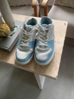 Karl Kani Sneaker weiß - babyblau Nordrhein-Westfalen - Lübbecke  Vorschau