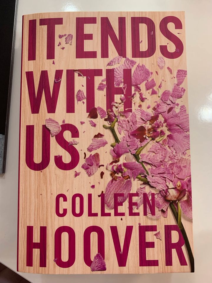 Buch „it ends with us“ von Colleen Hoover in Osnabrück