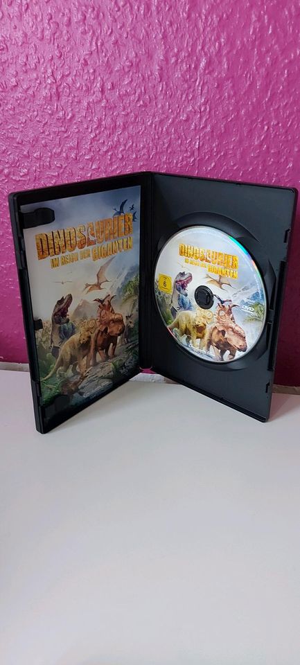 DVD "Dinosaurier im Reich der Giganten" in Taunusstein