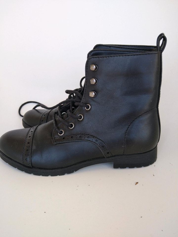 Schwarzer Schnürstiefel, 37, Stiefel, in Igling