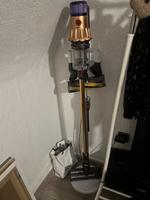 Dyson Staubsauger v12 laser + mit Ständer Bochum - Bochum-Nord Vorschau