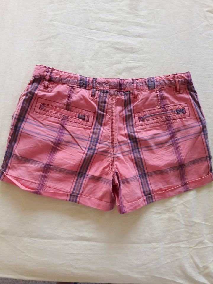 Damen Shorts Gr. M, Vintage in Niederorschel