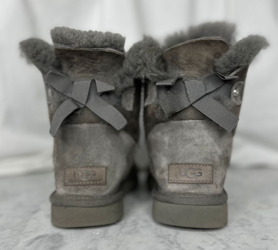 UGG Boots Mini Bailey Bow II Ribbon, grau, Größe 39 in Weiterstadt