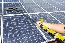 Dachreinigung & Solarpanel-Pflege für nachhaltige Energie! in Knittlingen