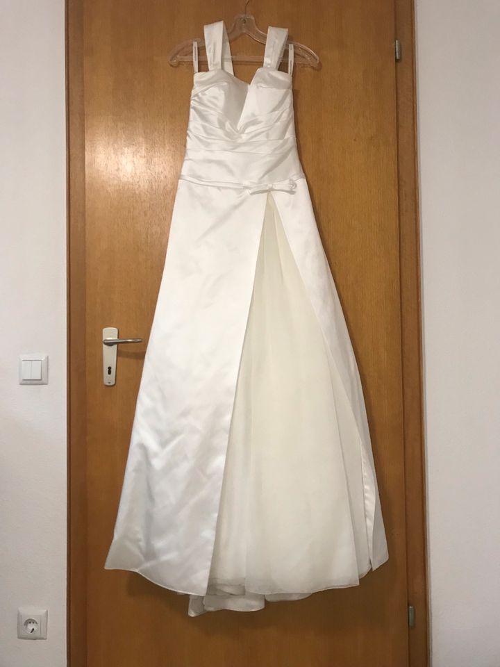 Brautkleid Hochzeitskleid Gr. 36 sucht neue Beschäftigung in Brühl