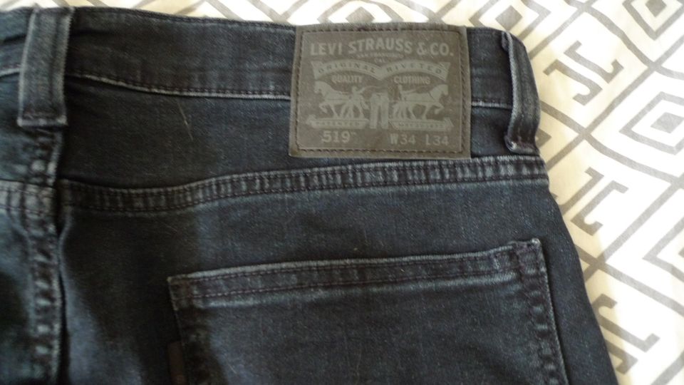 Levis 519 W34/L34 Schwarz Slim Strech in Delmenhorst