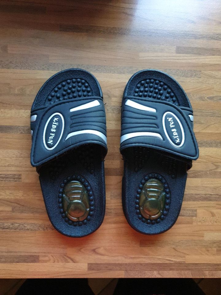 Badeschuhe Größe 31, Preis 3,50€, mit Klettverschluss oben drauf in Oberthulba