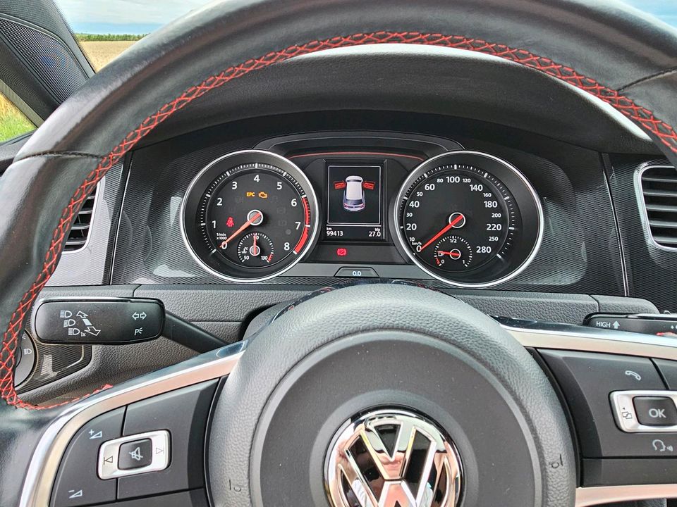 VW Golf 7 GTI 2,0l TSI 220PS DCC 8-fach Bereift in Wöllstein