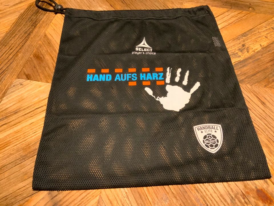 Handballtasche aus Netzgewebe der Fa. Select in Ehringshausen