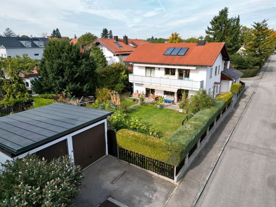 Mehrfamilienhaus (Baujahr 2000) mit zusätzlichem abrissreifen Altbestand (Baujahr ca. 1937) in München