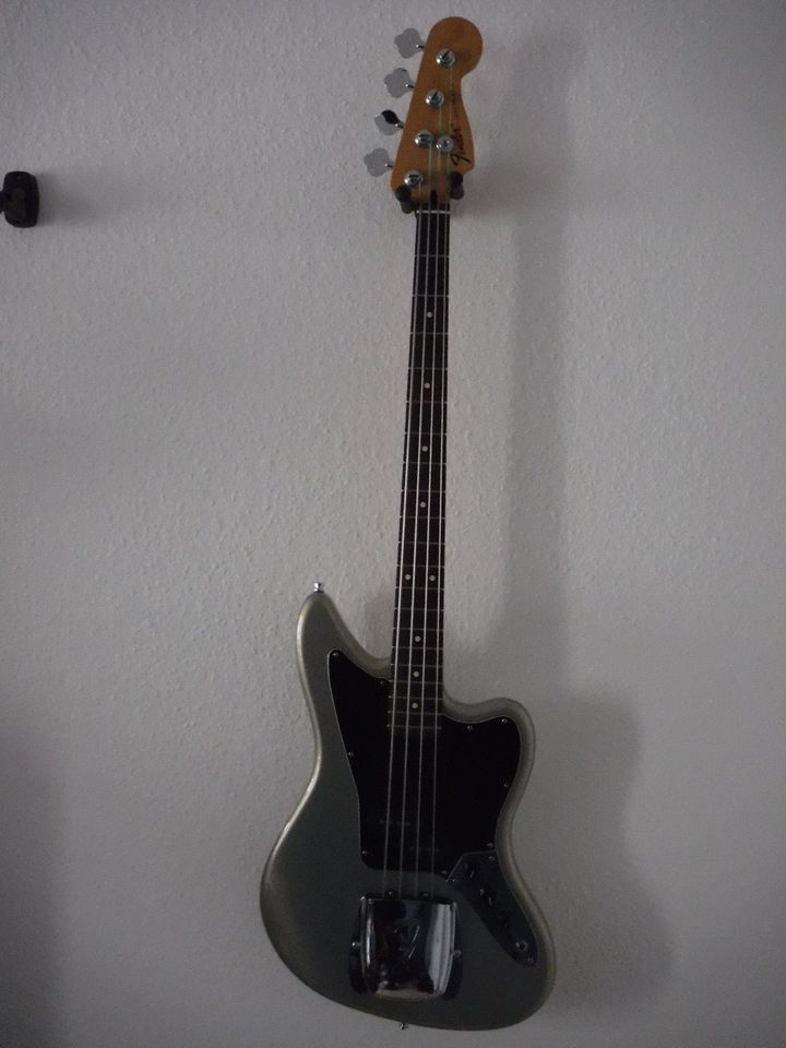 Fender Standard Jaguar Bass silber MiM in Berlin