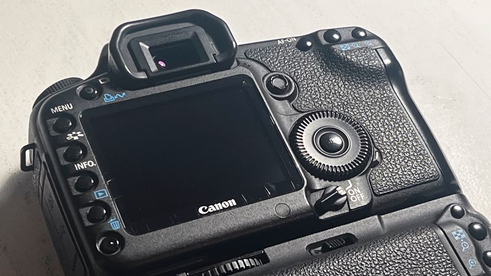 Canon 5D Mark ll + Batterie Griff BG-E6 in Rimsting