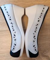 Traditionelle Hanbok Schuhe festlich Korea silber weiß schwarz Niedersachsen - Bassum Vorschau