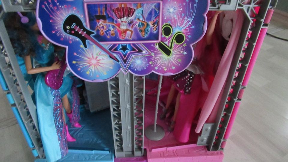 Barbie Rockstar Palast mit Rockstar Puppen Mattel Vintage in Schönau