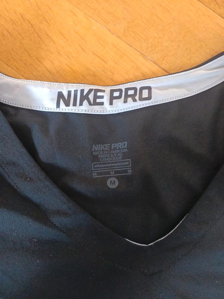 Nike Pro Shirt schwarz Gr M in Leinfelden-Echterdingen