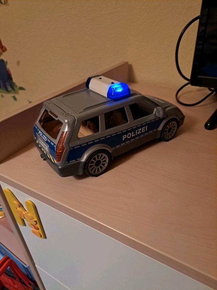 Playmobil Polizeiauto mit 2 Polizisten und Sirene in Reppichau