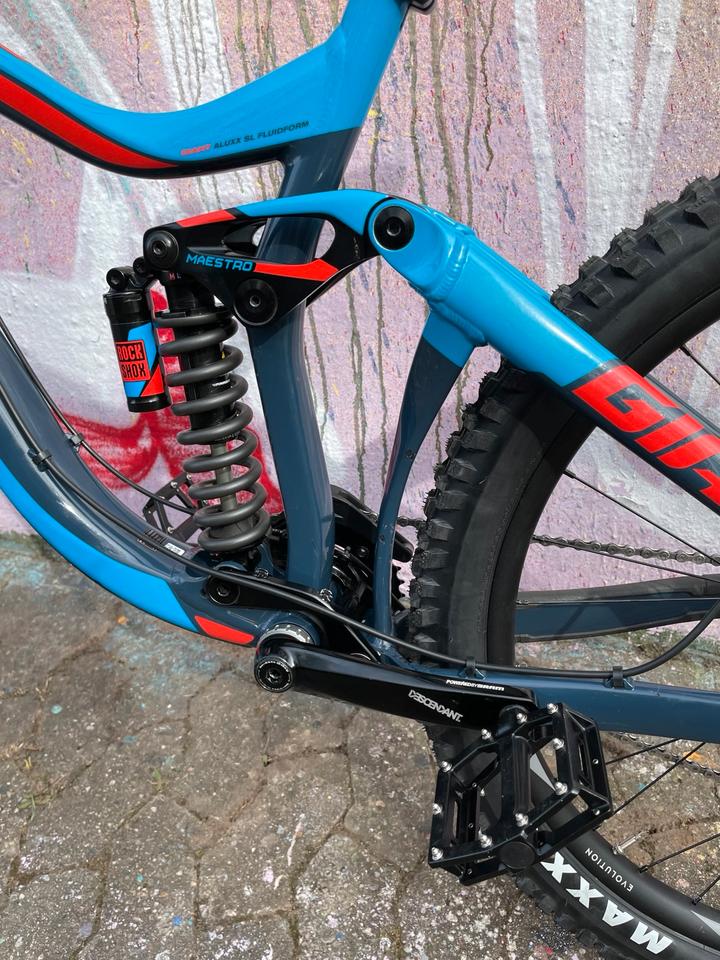 Giant Glory L Mullet 29/27,5Zoll  FOX Downhill Rad Neuaufbau in Wiesbaden
