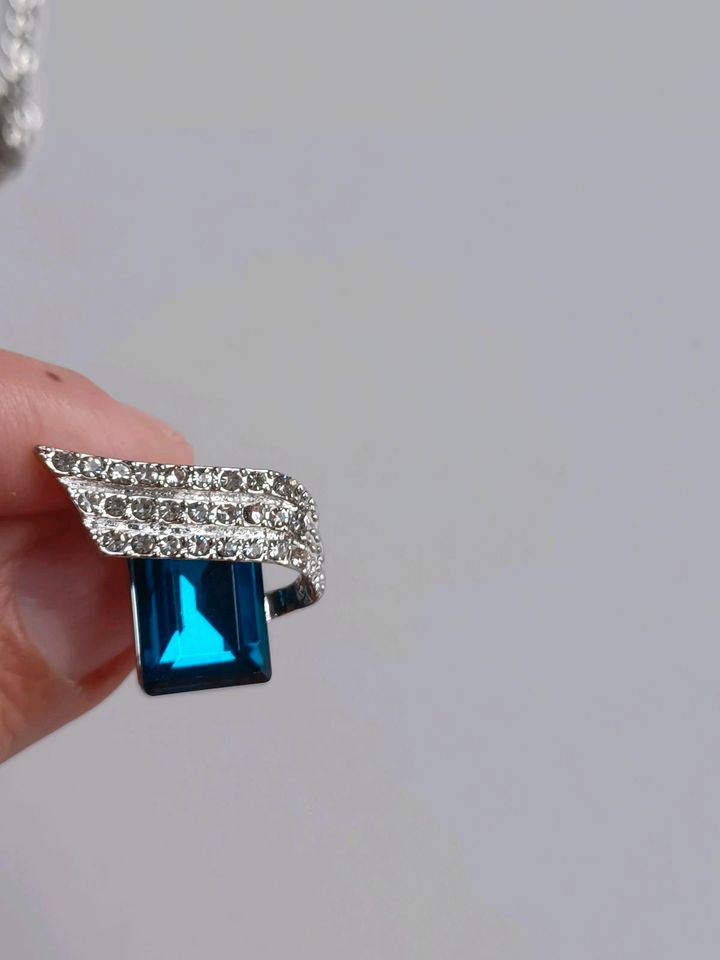 Schmuck Set blaue Kristall-Kette und Ohrringe in Stuttgart