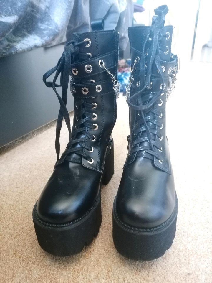 Boots/Stiefel schwarz alternative/goth/emo/cosplay in Berlin