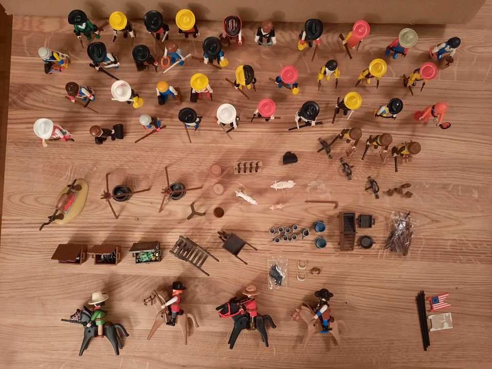 Playmobil Figuren Zubehör Waffen Teile Ersatzteile Set Konvolut in Heiligenhafen 