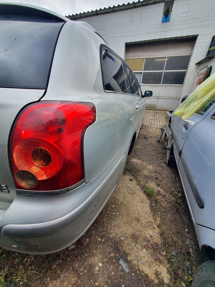 Toyota Avensis T25  Rücklicht Rückleuchte rechts Bj.2006 in Bremervörde