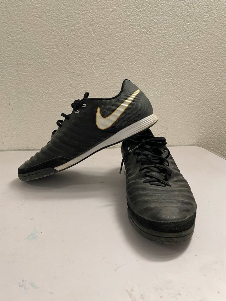 Nike Hallenschuhe Fussball Größe 47,5 in München