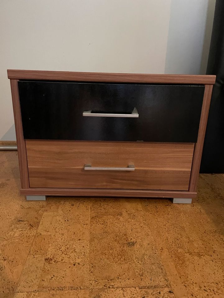 Schlafzimmer schwarz braun auch einzeln Bett Schrank Kommode in Hirschaid